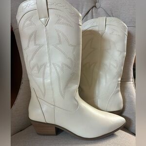 American Eagle Outfitters Cream Heeled Boots